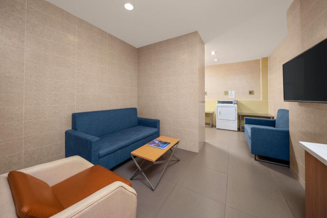 Holiday Inn Express Shanghai Pujiang By Ihg Exteriör bild